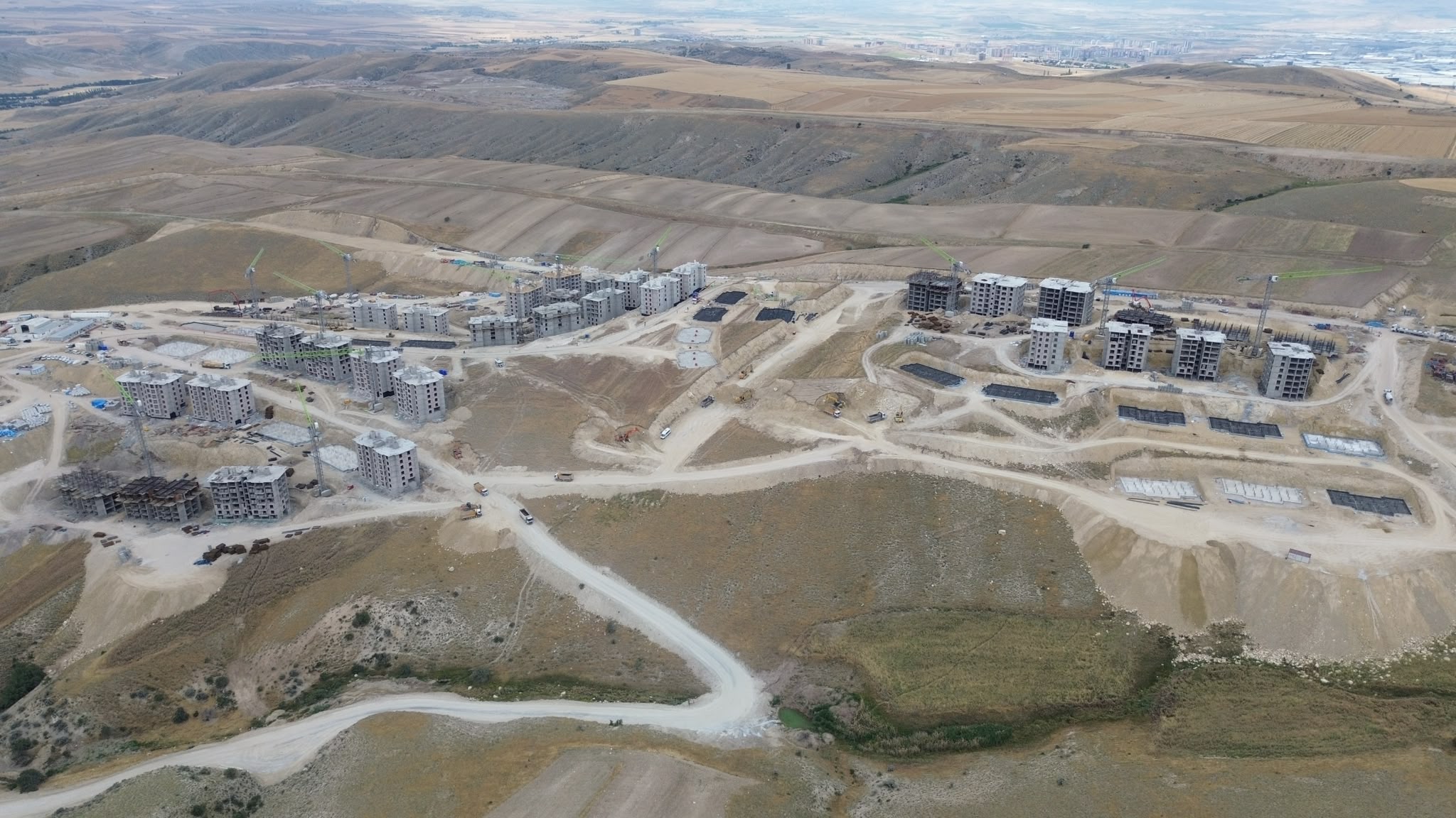 Ankara ili Etimesgut İlçesi Ballıkuyumcu Mahallesi 1.Etap 1502 Adet Konut İnşaatları İle Altyapı ve Çevre Düzenlemesi İşi
